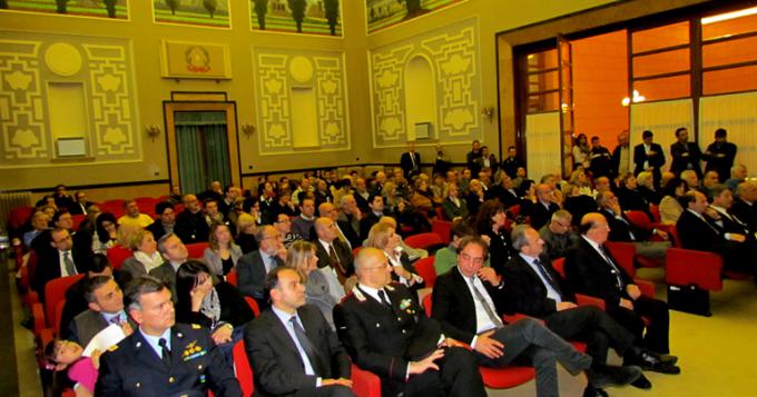 GRANDE PARTECIPAZIONE ALLA PRESENTAZIONE DEL LIBRO LA PRIMA POLITICA EVIVERE